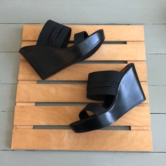Italian Shoemakers Shoes - Black wedge platform sandals heels size 7